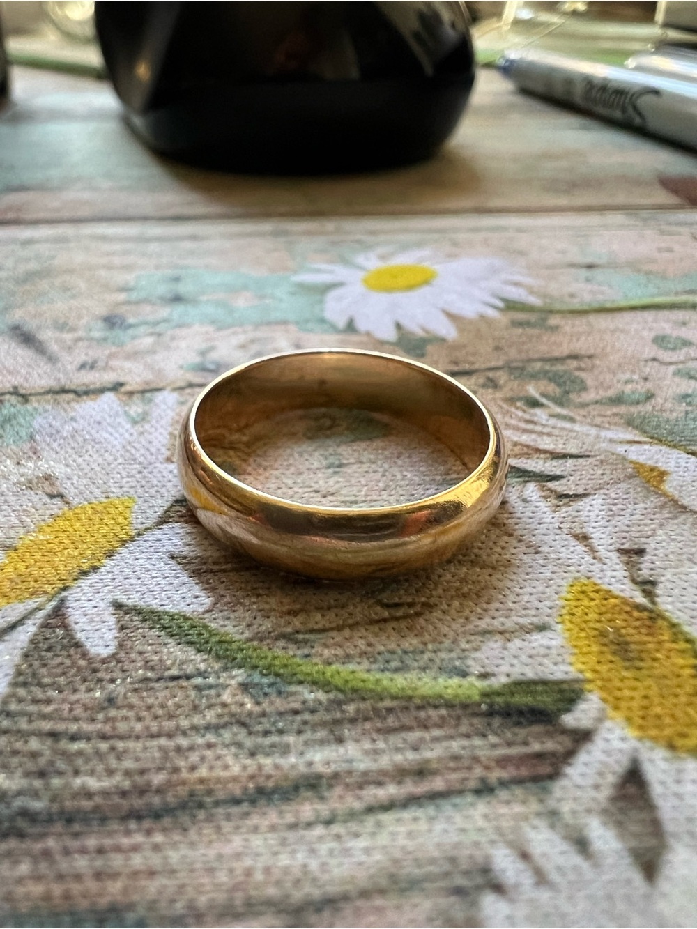 Elegant 14K Gold Band Ring - Picture 4 of 4